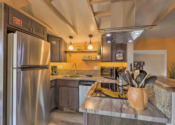 Hot Tub & View: Wine Country Retreat In Cornville