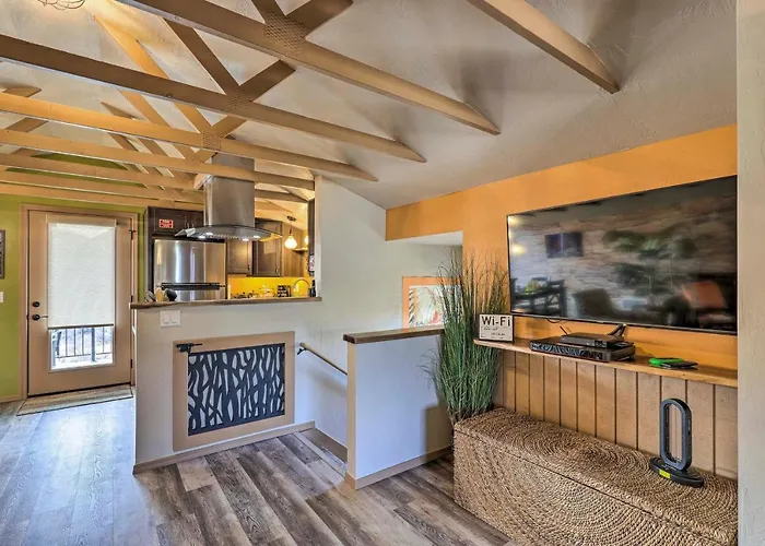 Hot Tub & View: Wine Country Retreat In Cornville