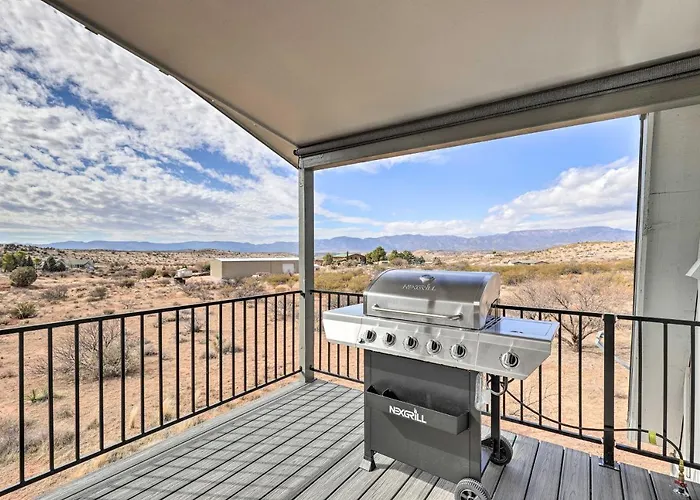 Hot Tub & View: Wine Country Retreat In Cornville
