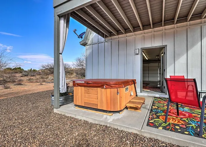 Hot Tub & View: Wine Country Retreat In Cornville